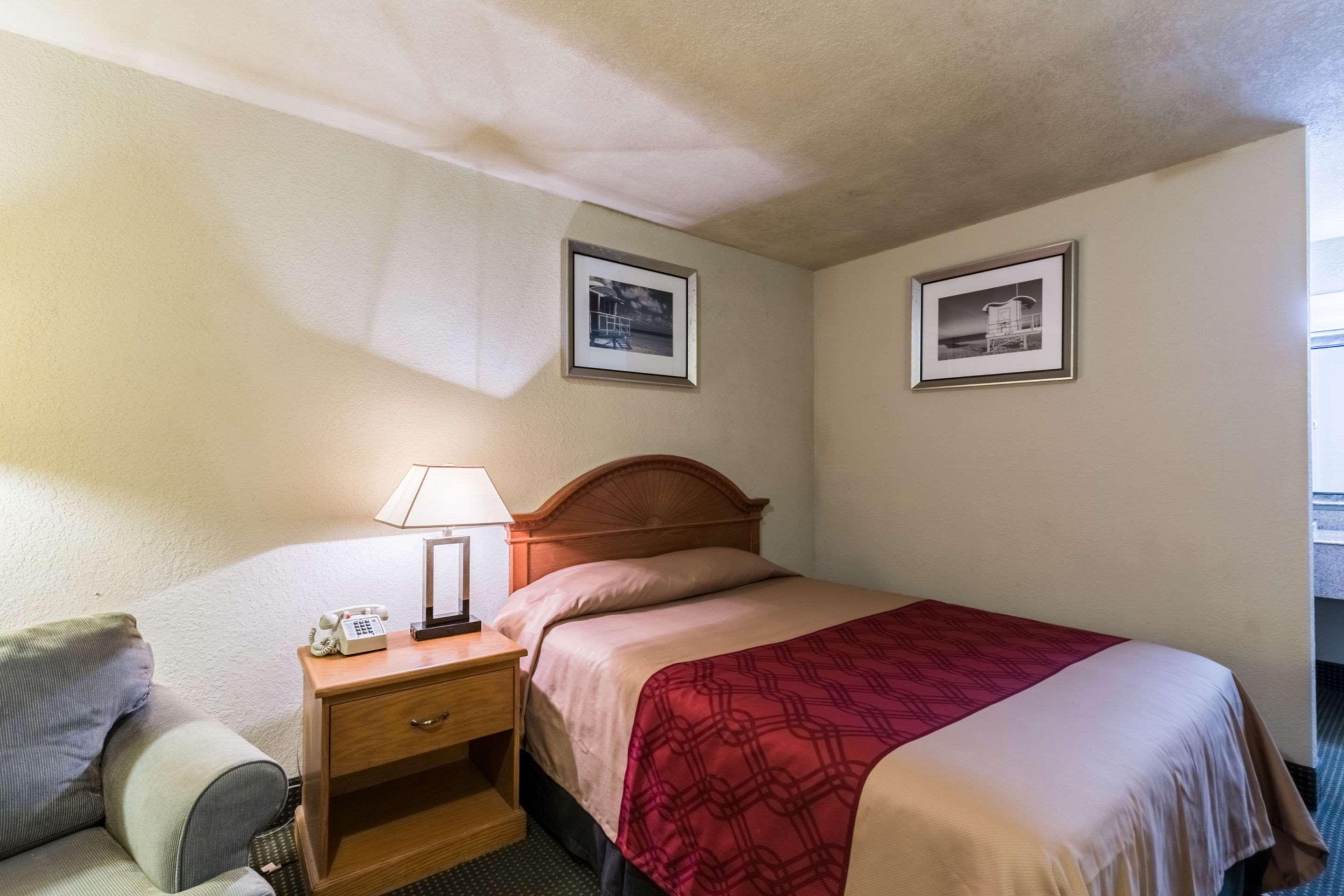 Econo Lodge Baytown Eksteriør bilde
