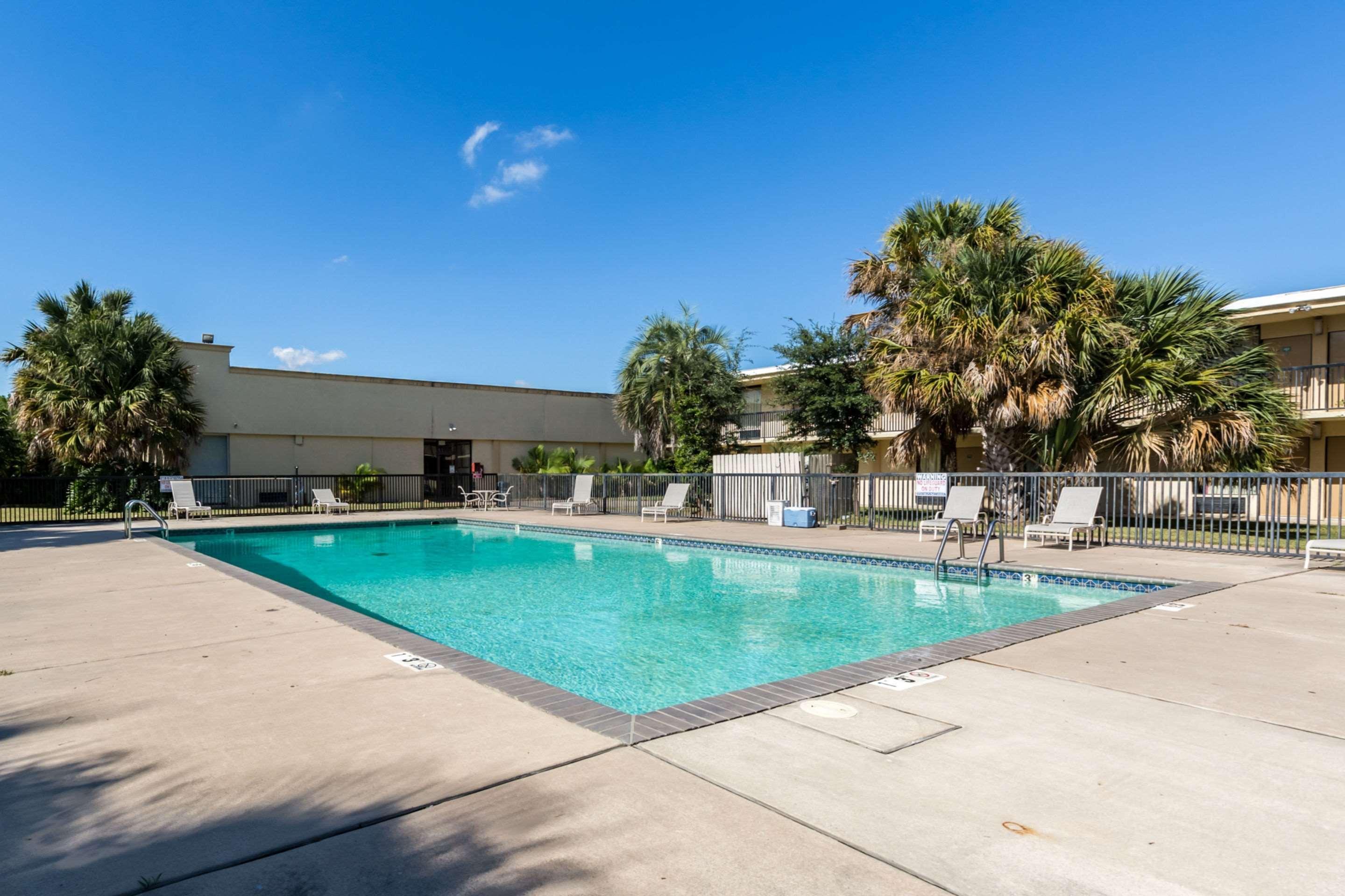 Econo Lodge Baytown Eksteriør bilde