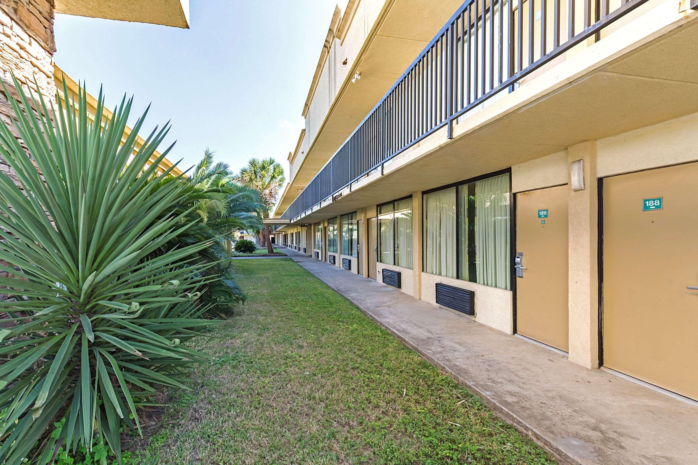 Econo Lodge Baytown Eksteriør bilde